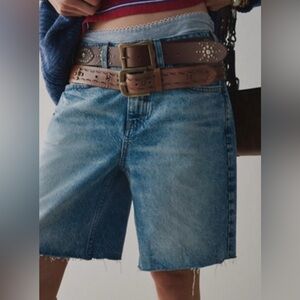 BDG Tori Mid Rise Cutoff Jort Size 33 $49.00